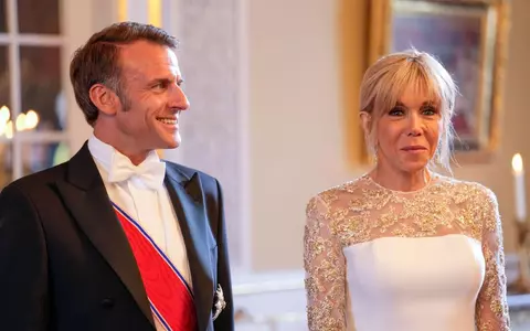 Brigitte Macron, apariție surprinzătoare la un dineu cu familia regală din Norvegia. La 72 de ani, a ales o rochie de mireasă Louis Vuitton