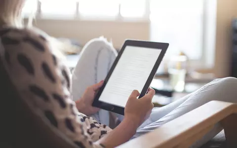 Ce să alegi dintre o tabletă și un e-book reader? PROs și CONs pentru fiecare alegere