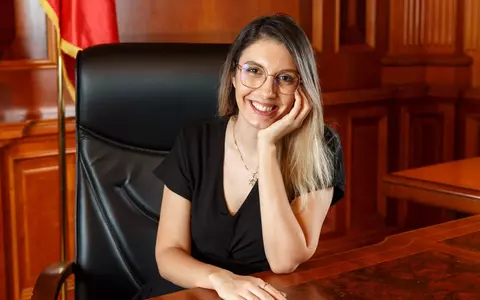 Cine este Diana Buzoianu, ministrul Mediului. Are 31 de ani și e avocat de profesie