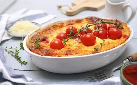 Rețetă de clafoutis sărat cu roșii cherry și brânză de capră