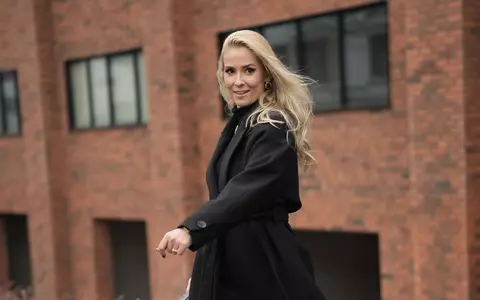 Elena Vîșcu, vindecată după divorțul de CRBL. S-a afișat elegantă, feminină și a transmis un mesaj sincer: „Nu toți oamenii care intră în viața ta sunt meniți să rămână”