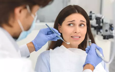 O româncă a fost abuzată într-un cabinet stomatologic ilegal din Italia. Falsul dentist, anchetat pentru violență sexuală