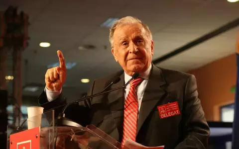 Medicii susțin că Ion Iliescu urmează acum "un tratament complex": „S-au efectuat mai multe proceduri medicale”. Fostul președinte se află în continuare la Terapie Intensivă