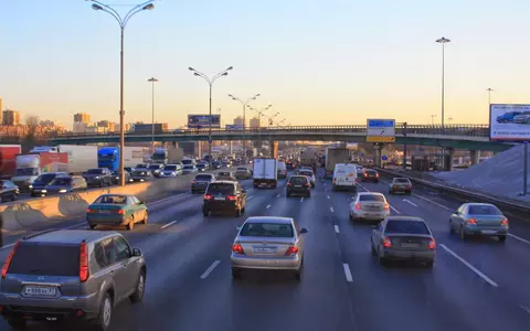 Ce este "Regula fermoarului", inclusă în Codul Rutier. Amendă de până la 600 de lei pentru șoferii care nu o respectă