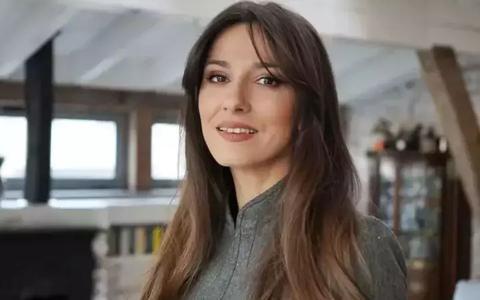 Cum arată la interior casa din Viscri a Danei Rogoz: "E genul de casă la care vom avea toată viața de lucru". Dormitorul matrimonial e spectaculos