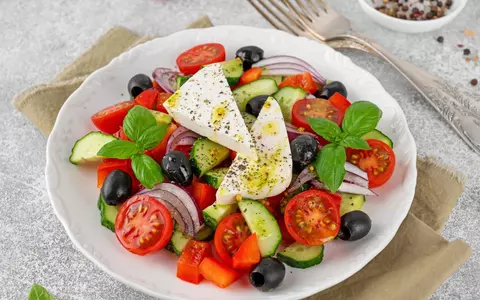 Ce ingrediente să nu pui niciodată în salata grecească. Cum să păstrezi gustul autentic