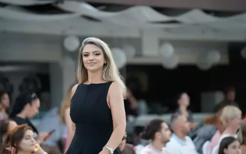 Andreea Dogaru a redefinit vara 2026 pe podiumul Bukarest Fashion Week