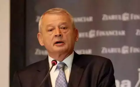 Sorin Oprescu se relaxează în Grecia, în timp ce în România are o condamnare de 10 ani și 8 luni de pușcărie. Cum a fost surprins fostul primar al Capitalei la o terasă din Halkidiki