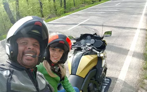 Cabral și Andreea Ibacka, accident cu motocicleta în București! Soția prezentatorului PRO TV a ajuns la spital, pentru îngrijiri medicale / Cum s-a întâmplat totul