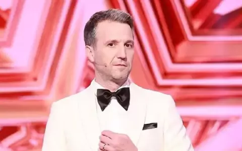 Andi Moisescu, un gentleman și acasă - își spală și își calcă hainele fără ajutor: "Eu am stat ani de zile singur, normal că am învățat"