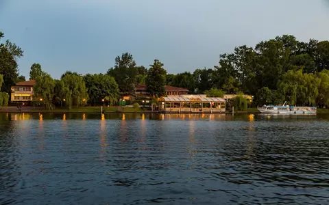 Complex Herăstrău – Din 1950, când Gică Petrescu cânta „Fetițe dulci ca-n București”, și până la VIVA! Party 2025 – povestea continuă