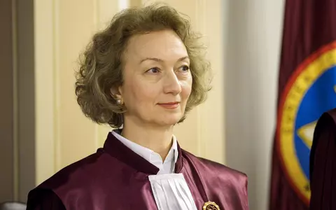 Cine este Simina Tănăsescu, noul președinte al CCR. E prima femeie care ocupă această funcție, are o carieră solidă în drept și este angajată de 6 ani în cadrul instituției