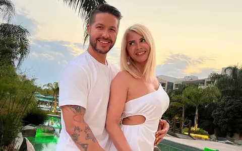 Jorge și soția lui au sărbătorit 12 ani de căsnicie, în Santorini. Cum își descrie artistul partenera: ”Am ales un model din aur roz cu cinci diamante, care simbolizează armonia și abundența” / EXCLUSIV