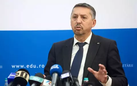 Ministrul Educaţiei, Daniel David, mesaj pentru profesorii care îi cer demisia: "Direct spus, nu mai sunt bani pentru plata salariilor anul acesta. Măsurile luate sunt necesare, nu dorite"