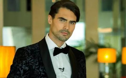 Îl mai ții minte pe "Burlacul" Andrei Andrei? S-a căsătorit cu un fotomodel și a devenit tatăl unui băiat / Cu ce se ocupă în prezent
