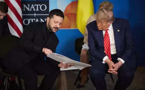 Trump îi forțează mâna lui Zelenski înaintea întâlnirii de la Casa Albă: „Poate pune capăt războiului imediat”. Îi cere să renunțe la Crimeea și la aderarea Ucrainei la NATO