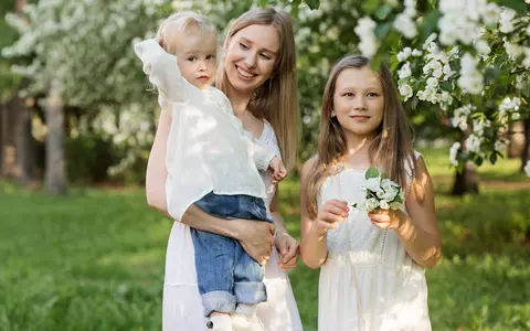 Fenomenul „Mini-Me”: Cum a ajuns moda pentru copii o declarație de stil a părinților
