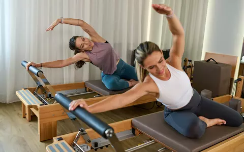 Cum să îți îmbunătățești postura prin exerciții simple de la sală