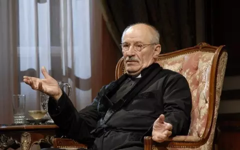 Cum a fost surprins Victor Rebengiuc, la 92 de ani, în Parcul Cișmigiu. Marele actor este un simbol al eleganței: „5 lei costă o poză cu mine! Ai mărunt?”
