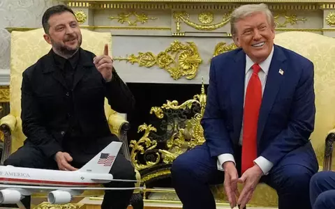 Volodimir Zelenski, lăudat pentru cum s-a îmbrăcat la întâlnirea cu Donald Trump: „Eu m-am schimbat, tu nu”. Ce ținută a purtat președintele ucrainean