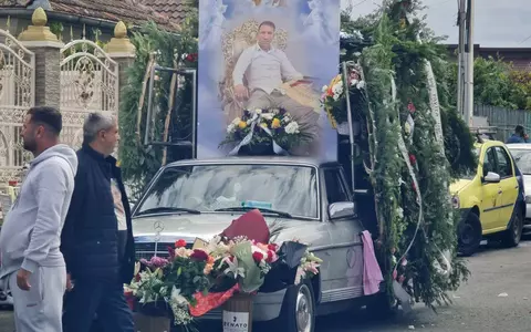 Auraș, fiul lui Fane Banu, interlopul ucis în răfuiala din Craiova, a fost înmormântat cu lăutari. La funeralii a fost prezent și Bercea Mondialu!