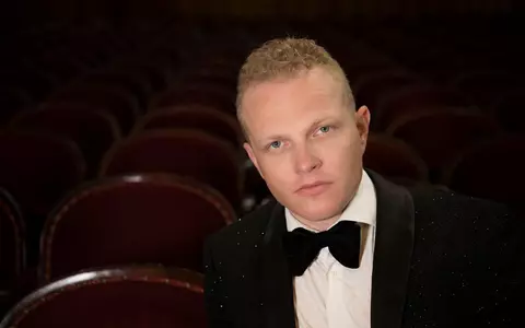 Tenorul ŞTEFAN von KORCH aduce noutăţi în stagiunea MUSICAL EXTRAVAGANZA 2025/2026: prima producţie integrală, - Carmina Burana -  invitaţi în premieră şi  scenă deschisă pentru tineri muzicieni