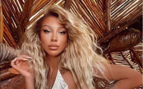 Ema Uta a plecat într-o vacanță luxoasă, în Arabia Saudită, cu actualul său iubit, milionarul Andrei Barbu / Imaginile postate de make-up artistă îți taie răsuflarea!