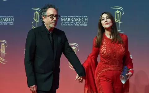 Monica Bellucci și Tim Burton s-au despărțit după trei ani de relație. Mesajul prin care au anunțat că și-au spus adio