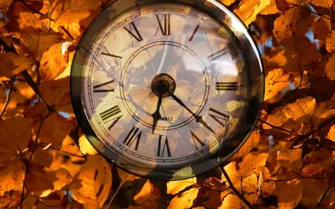 Când trecem la ora de iarnă în 2025 și cum ne afectează schimbarea orei. Dăm ceasurile mai devreme decât anul trecut