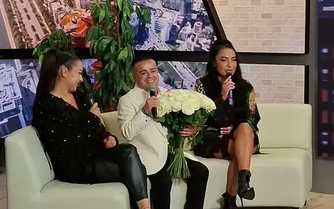 Adrian Minune a împlinit 51 de ani și și-a serbat ziua cu fast, alături de mai mulți artiști celebri. Ce i-a urat Vlăduța Lupău pe scenă: ”Onoare și respect”