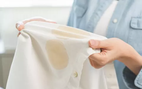 Cum se scot petele de grăsime de pe haine și alte articole textile