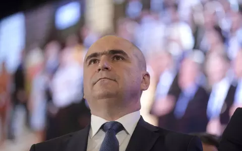 Ilie Bolojan, prima apariție alături de iubita lui, Ioana, la un eveniment oficial. Cum s-au afișat împreună și cum și-au asortat ținutele