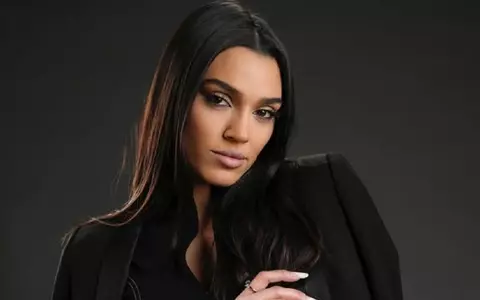 Cine este Karmen Simionescu de la Asia Express. Fiica lui Adrian Minune are 27 de ani, e cântăreață și a divorțat de Bogdan Căplescu, tatăl fetiței sale