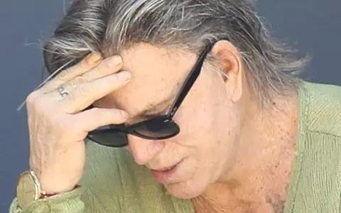 Celebrul actor, fost sex-symbol, are numai apariții neîngrijite și locuiește într-o cocioabă: "O ținută dezordonată, este departe de forma care l-a consacrat"