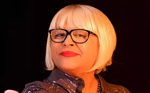 Cât de bine arată Mirabela Dauer la 78 de ani! A purtat o ținută atipică și a făcut show pe scenă: ”Așa îmi place mie să vin să cânt, nu contează unde, înăuntru, afară, în bucătărie”