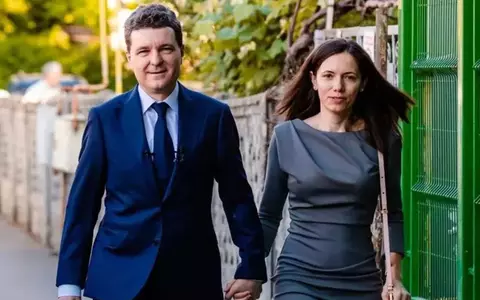Nicușor Dan și Mirabela Grădinaru și-au însoțit fetița în prima zi de școală. De ce nu a participat președintele în calitate oficială la festivitatea de deschidere