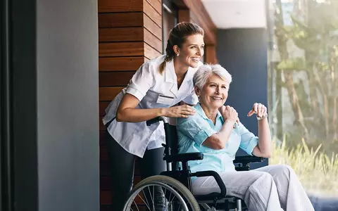Cum să îi faci bătrânețile liniștite seniorului tău