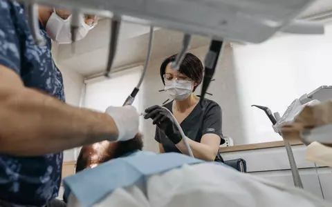 Ce presupune tratamentul cu aparat dentar