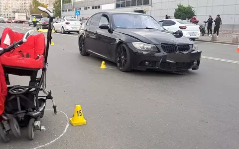 Filmul accidentului din București, când o mamă de 35 de ani a murit după ce a fost lovită pe trecerea de pietoni, în timp ce împingea căruciorul copilului. Fetița de 2 ani a ajuns la spital