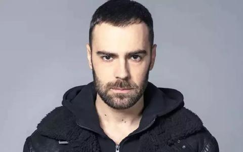 Ce reacții au oamenii când îl întâlnesc pe Denis Hanganu și cum vede actorul celebritatea: ”Dacă ai toți creierii la tine și gândești cu capul limpede, nu ți se schimbă viața” / EXCLUSIV