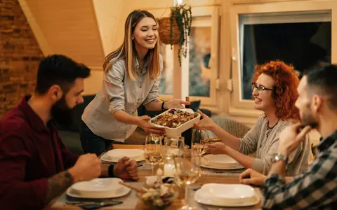 Ghid pentru o cină de toamnă memorabilă: 4 secrete pentru a-ți impresiona invitații