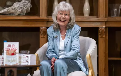 Scriitoarea britanică Jilly Cooper a murit la 88 de ani. O căzătură a provocat decesul: „Un șoc total! A fost lumina din viețile noastre”