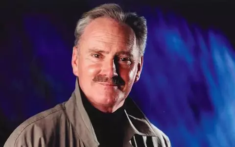 Actorul britanic Tony Adams a murit la 84 de ani: „Era unul dintre cei mai calzi domni cu care ți-ai putea dori să lucrezi. Ne va lipsi”