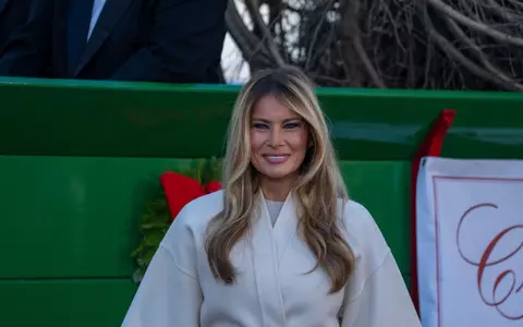 Melania Trump a întâmpinat bradului oficial de la Casa Albă pe tocuri de 12 cm: "Este superb!"/ Cum s-a îmbrăcat Prima Doamnă