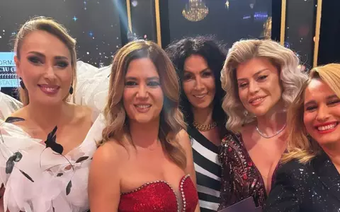 Loredana, amuzată de coafura Andreei Esca, pe care a întâlnit-o în culise, la Pro TV: "Să vedeți cum e când nu e pe ecran! Ăsta e noul look de la Știri"