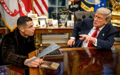 Ce cadou a primit Cristiano Ronaldo de la președintele Donald Trump, cu ocazia vizitei la Casa Albă: "Inspir noile generaţii să construiască un viitor definit de curaj, responsabilitate şi pace durabilă"