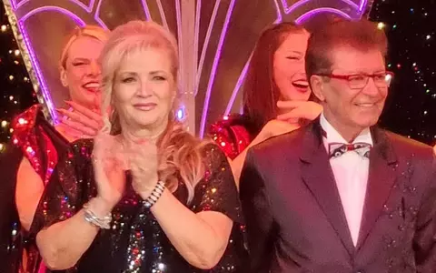 Cum arată Carmen Rădulescu la 61 de ani. Îmbrăcată modern, în rochie cu paiete peste pantaloni și pe tocuri de 10 cm a făcut un spectacol incendiar. Gabriel Dorobanțu: ”O fată sinceră, comunicativă și cu un suflet enorm”