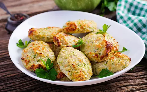 Rețetă de chiftele de dovlecei. Ce ingredient să folosești pentru un gust desăvârșit