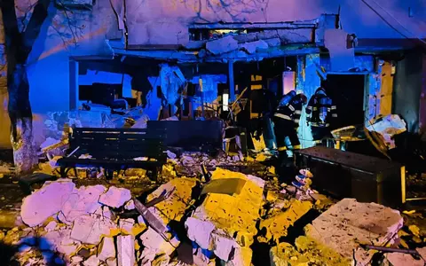 Explozie într-un bloc din Buftea. Patru persoane au ajuns la spital, iar blocul e în pericol de prăbușire: "O persoană aflată în stop cardio-respirator care este resuscitată"