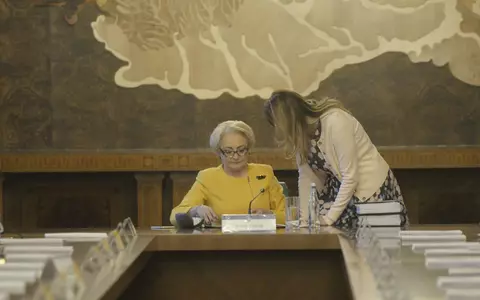 Viorica Dăncilă o suspecta pe Anca Alexandrescu, fosta ei consilieră, că îi strecura intenționat greșeli în discursuri. Ce i-a spus unui jurnalist: „Era terorizată”